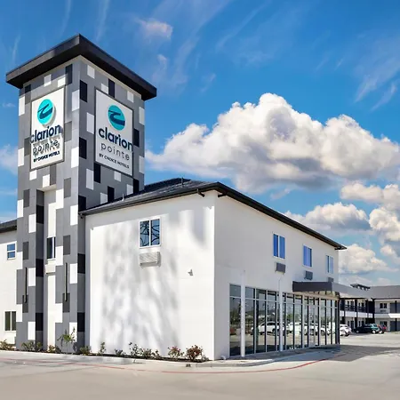 Clarion Pointe Hotel